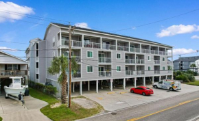 Walk to Beach - 2 Bedroom Condo